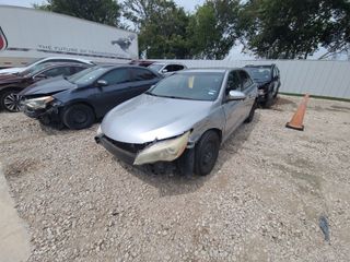 2016 Toyota Camry LE - Exterior Front Left Corner Image